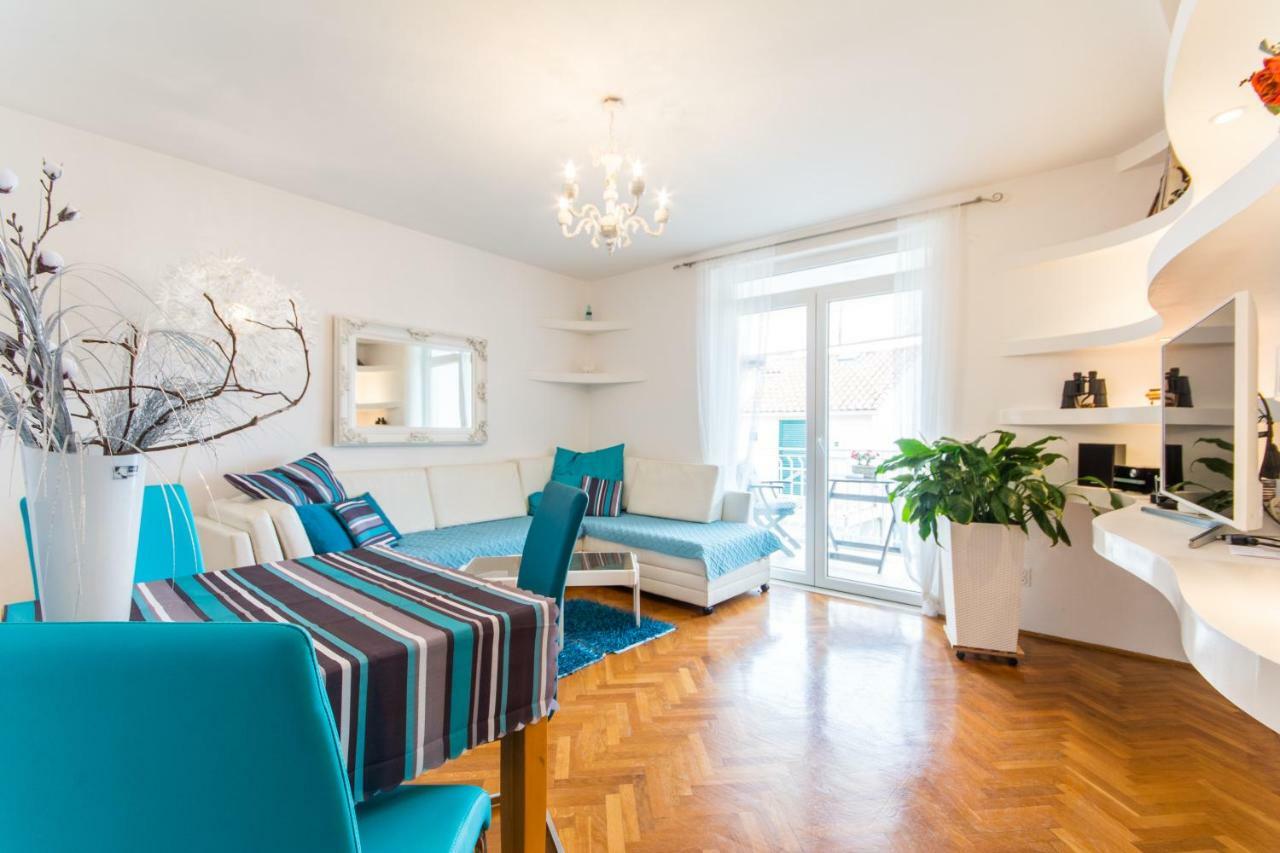 La Boheme With Sea View Apartment